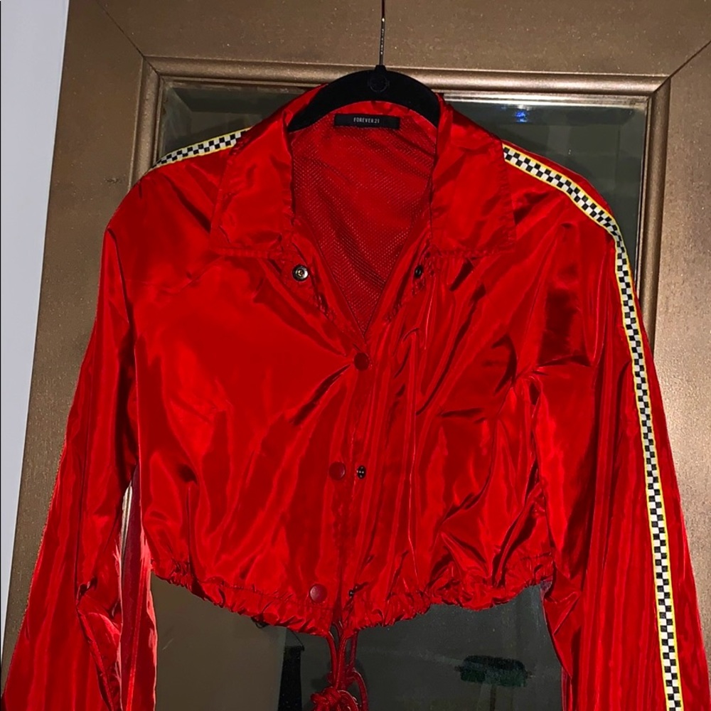 Cropped wind breaker
